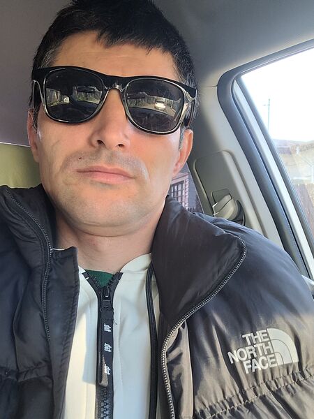 Tanar 43 ani, 1,80 nefumator, nu consum alcool doresc o relatie cu o doamna